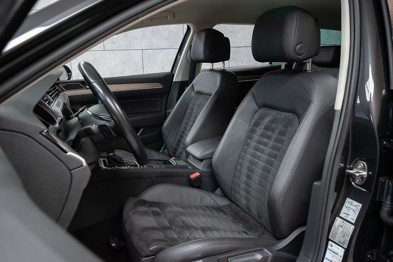 Volkswagen Passat 2.0 TDI 110*DSG*KAMERY360*ACC* - fotka 10 z 43
