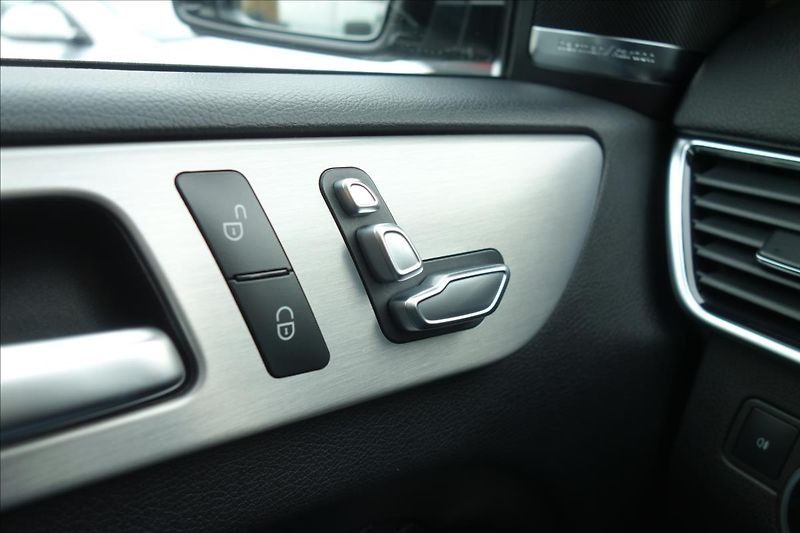 Mercedes-Benz GLE 350CDi 190KW,4 MAT.,KUPÉ. - fotka 34 z 39