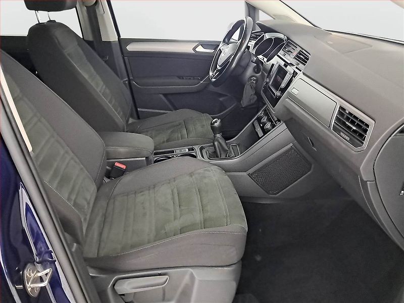 Volkswagen Touran (2016) Highline 1.2 TSI, Serv.kniha - fotka 9 z 19