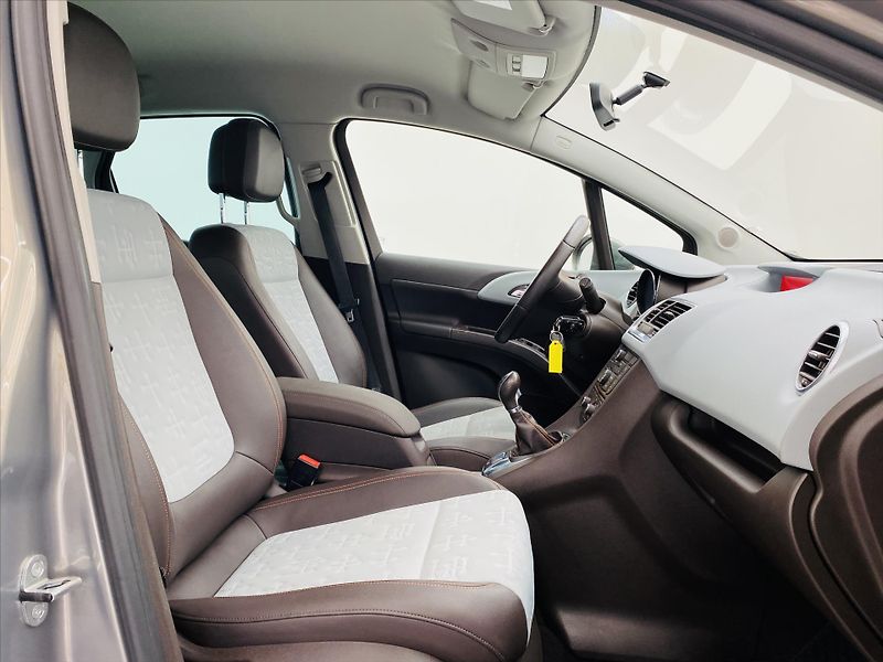 Opel Meriva 1,4 i 74 kW Digi Klima Cosmo - fotka 8 z 24