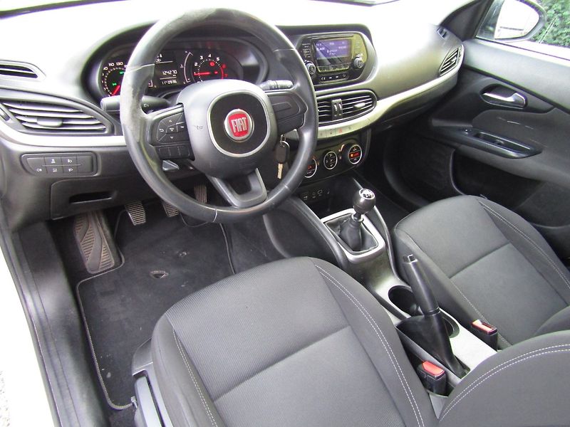 Fiat Tipo (2018) 1.4 16V 70kW - fotka 13 z 39