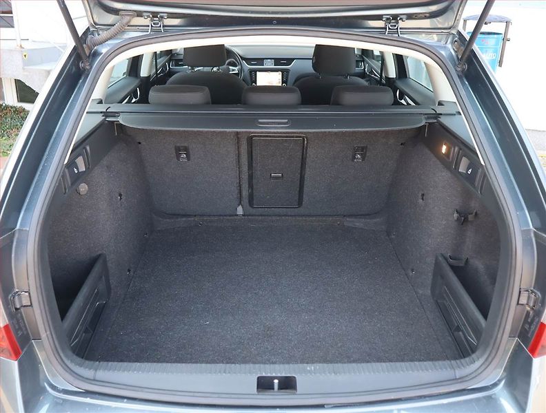 Škoda Octavia (2019) 1.6 TDI, Navi, Tempomat - fotka 14 z 16
