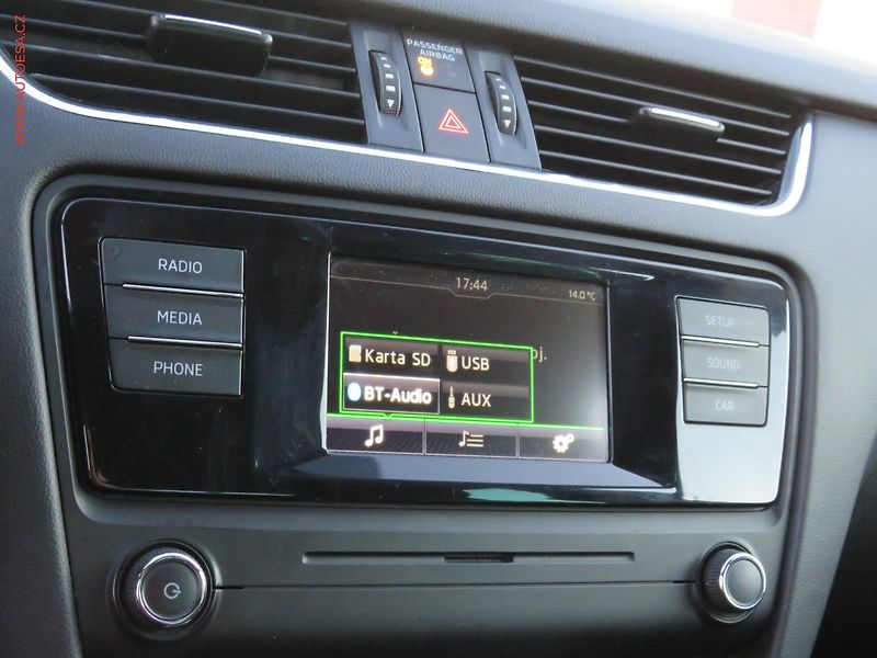 Škoda Octavia (2016) 1.6TDi, ČR, AC, výhřev sed - fotka 15 z 20