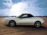 Alfa Romeo Spider II byla dlouhou dobu až neuvěřitelně opomíjené auto. Dost možná byl na vině fakt, že vůbec poprvé šlo předokolku. A to se mezi sportovními nadšenci neodpouští. Přitom ještě dnes, po 23 letech, fascinuje svým vzhledem.