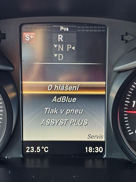 Mercedes-Benz Třídy C (2016) C220D 125kW 4MATIC 7G AIRMATIC - fotka 22 z 50