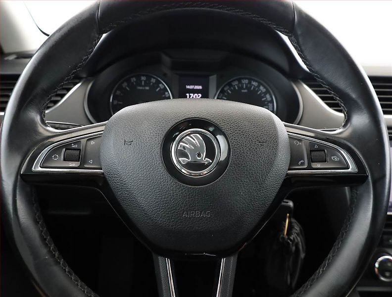 Škoda Octavia (2013) 2.0 TDI, Automat, Navi, Xenony - fotka 8 z 17