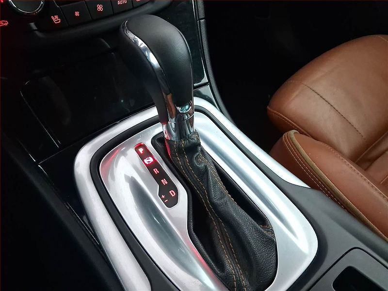 Opel Insignia (2012) 2.0 BiTurbo CDTI, 4X4 - fotka 13 z 26