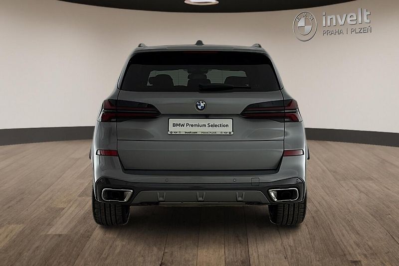 BMW X5 xDrive30d - fotka 4 z 28