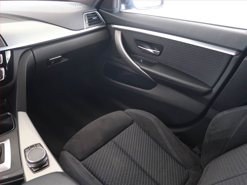 BMW Řada 4 (2017) M Paket 430i xDrive - fotka 8 z 13