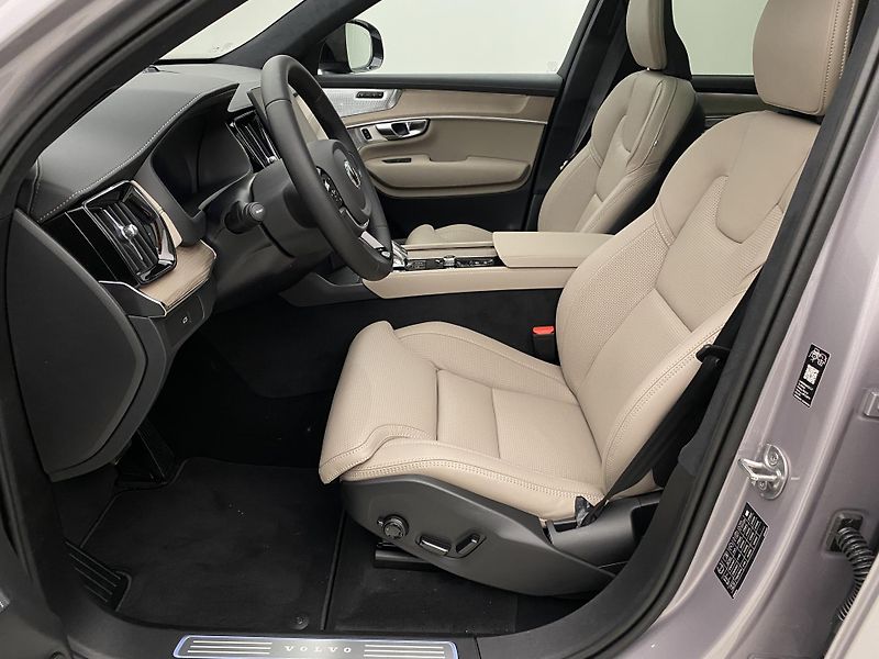 Volvo XC90 B5 AWD DARK ULTRA AUT CZ 7m - fotka 3 z 66