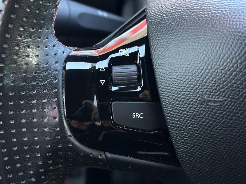 Peugeot 308 308 GTi 272PS NAVI Soundsystem - fotka 18 z 43
