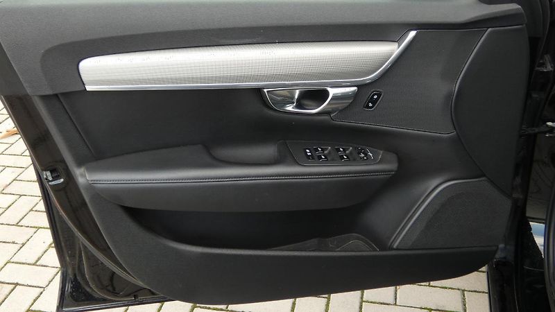 Volvo V90 B4 AWD Diesel Momentum - fotka 8 z 23