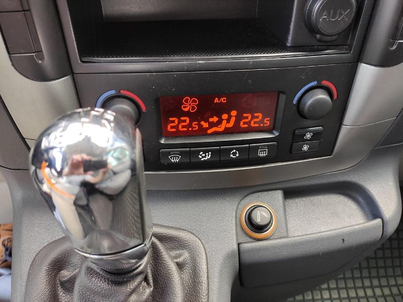 Peugeot Expert Tepee (2013) 2.0 HDI 180k AUT6 TZ - fotka 14 z 26