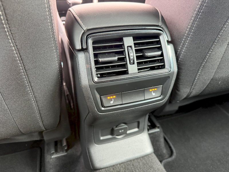 Škoda Karoq (2023) 2.0 TSI 140kW DSG SportLine - fotka 26 z 35