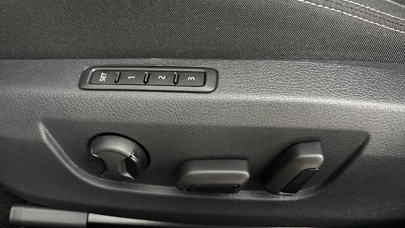 Škoda Superb 2.0 TDI DSG Style Combi - fotka 20 z 25