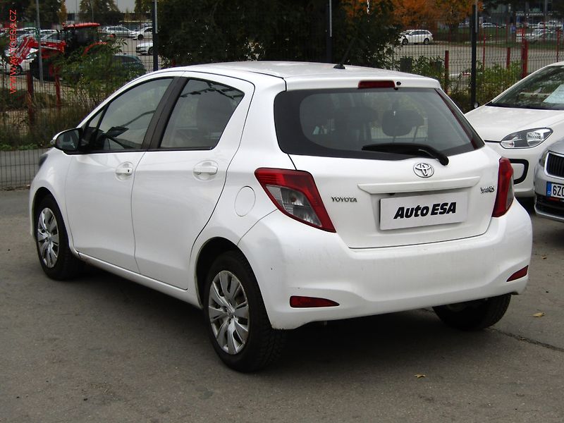 Toyota Yaris (2014) 1.0VVT-i, 2.maj,ČR, STK2/27 - fotka 6 z 17