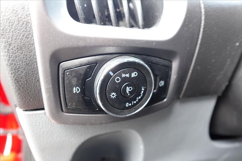 Ford Transit Custom 2,0 TDCi  L1H1 BUS KLIMA SERVI - fotka 28 z 41