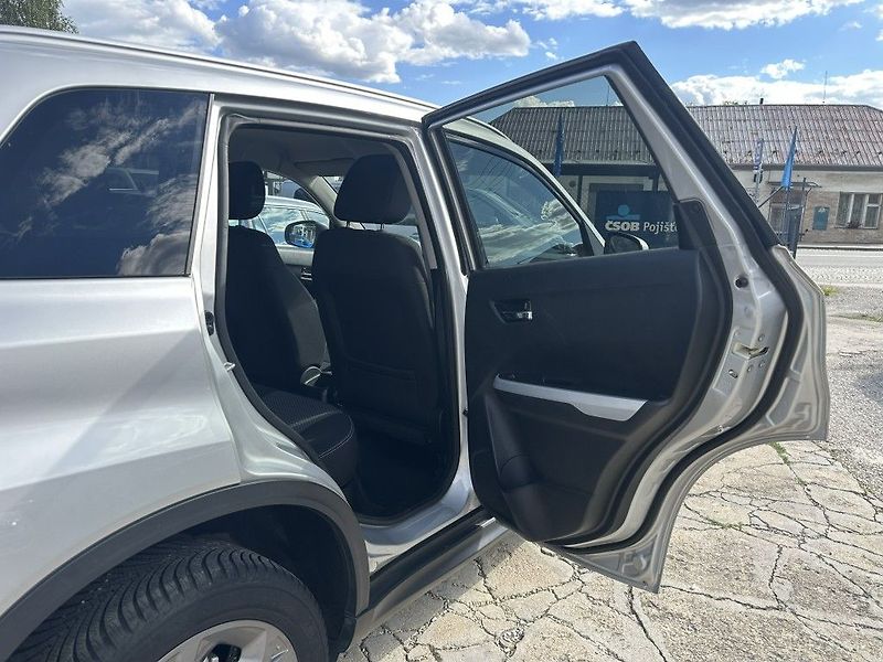 Suzuki Vitara 1.6i 88kW AllGrip 4x4 serviska - fotka 23 z 27