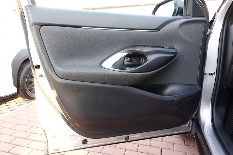 Toyota Yaris Verso 1.5VVTi CVT Comfort Style Tech - fotka 9 z 31