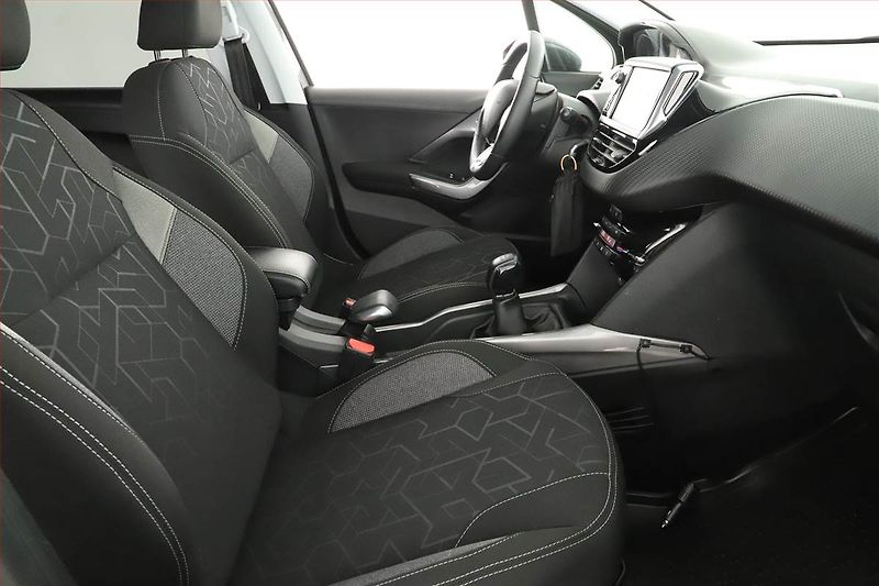 Peugeot 2008 (2018) 1.2 PureTech, Tempomat - fotka 7 z 16