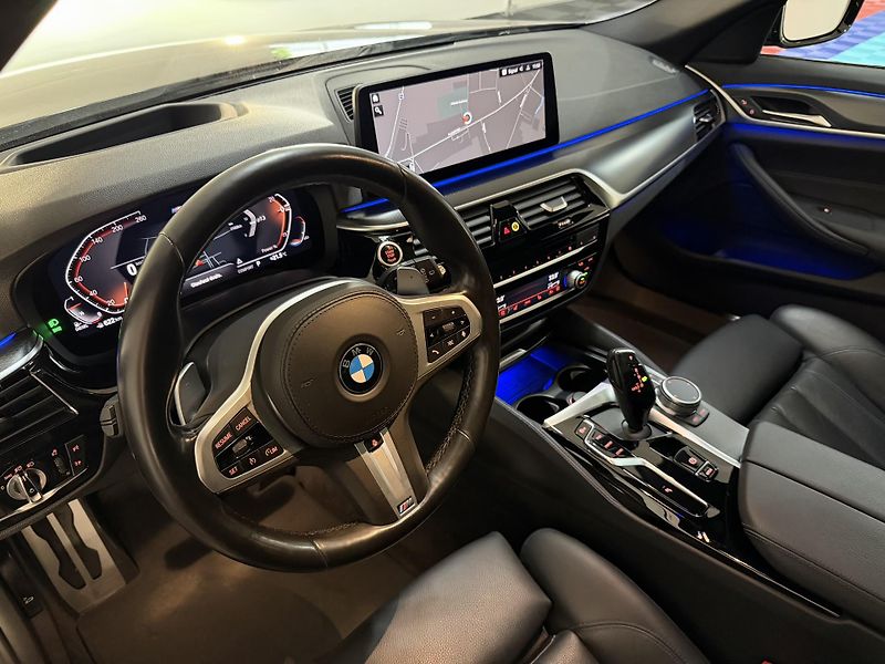 BMW Řada 5 530d xDrive M-Sport Laser FCL - fotka 38 z 48