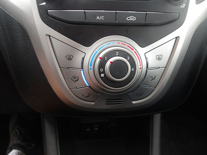 Hyundai ix20 1,6i 91kW NAJ.56000km !!! 1.MA - fotka 24 z 30