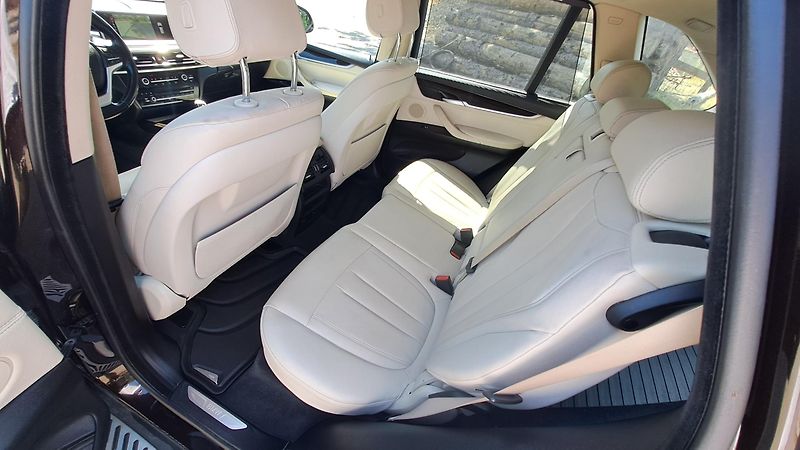 BMW X5 3.0 xDrive 30D - fotka 16 z 32