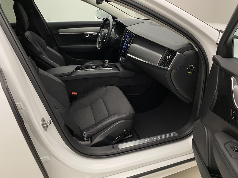 Volvo V90 B4 MOMENTUM AUT - fotka 24 z 46