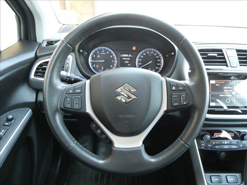 Suzuki SX4 S-Cross 1,4 BoosterJet 4x4 Hybrid,2xko - fotka 29 z 47
