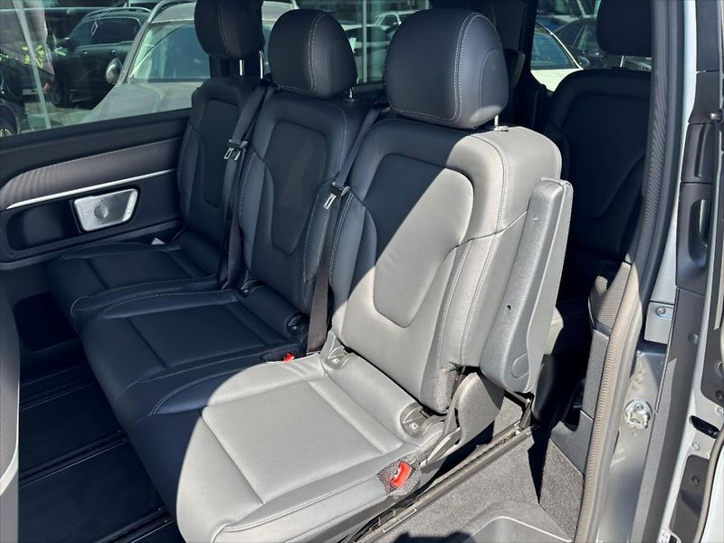 Mercedes-Benz Třídy V (2026) 2,0 300 d / Exclusive / L / 4M - fotka 5 z 8