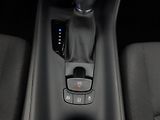 Toyota C-HR (2023) 1.8 e-CTV 72kW, ČR, 1. Maj., S - náhled 23