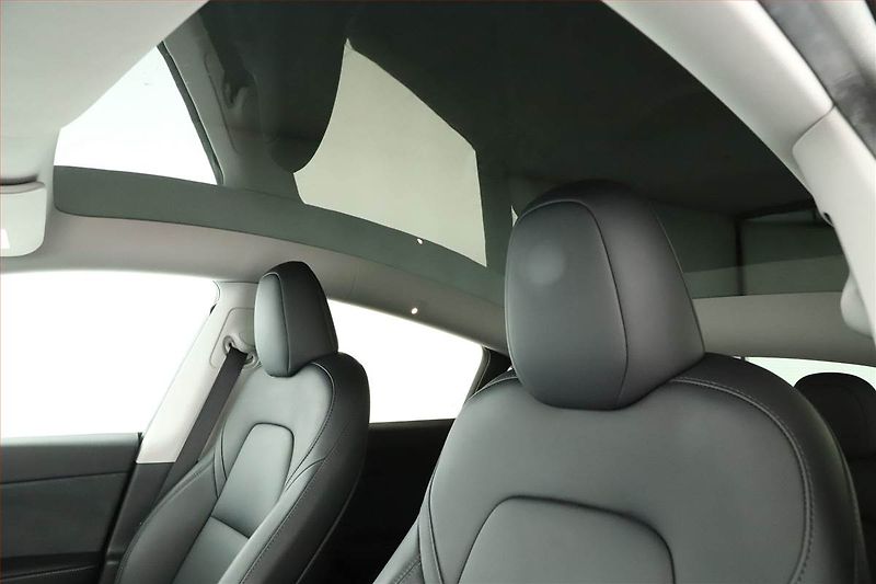 Tesla Model Y (2023) RWD LFP 60kWh, SoH 95% - fotka 13 z 30