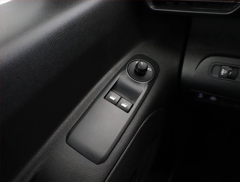 Citroën Berlingo (2023) Maxi Live Pack 1.2 PureTech - fotka 14 z 16