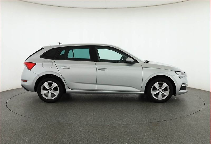 Škoda Scala (2020) 1.0 TSI, Tempomat - fotka 6 z 15