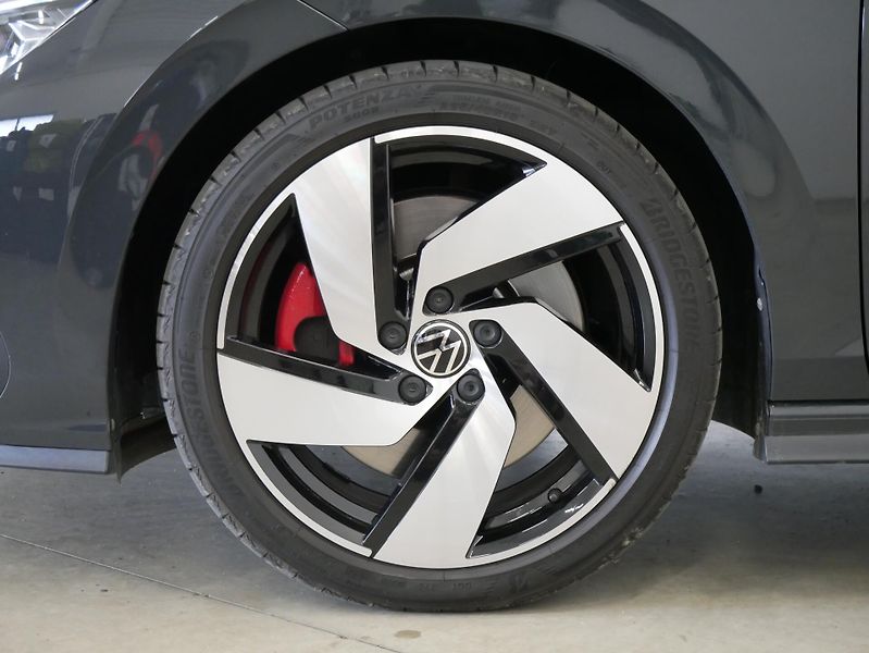 Volkswagen Golf - fotka 10 z 28