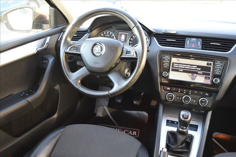 Škoda Octavia 1,6 TDI 77KW ALU KLIMA NAVI - fotka 19 z 48