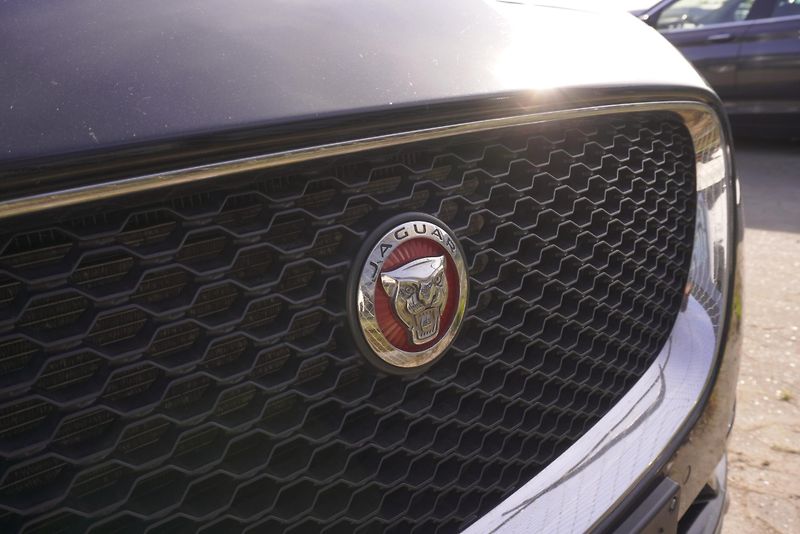 Jaguar F-Pace 2.0 25T 184kW - fotka 8 z 31