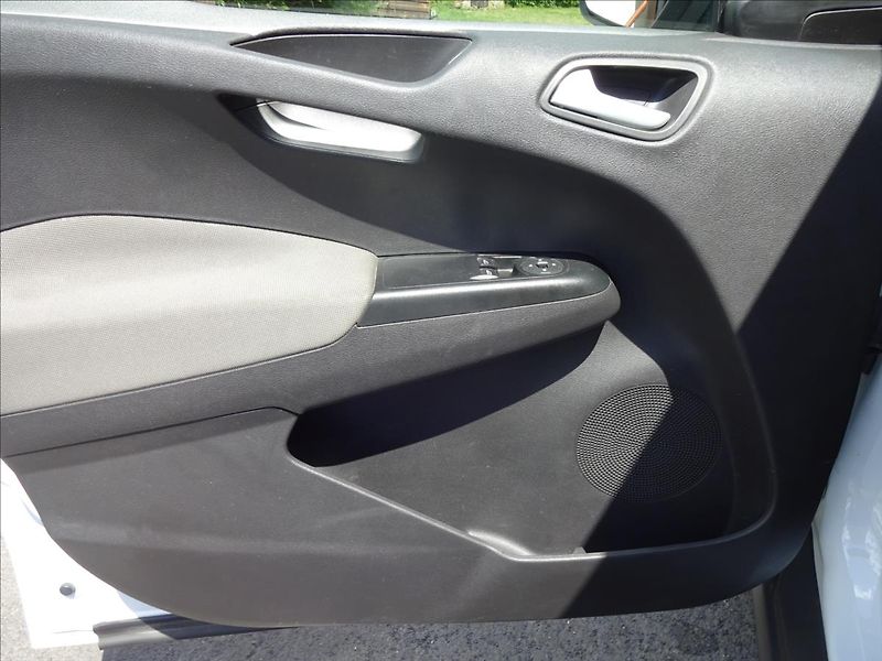 Ford Tourneo Courier 1.5 TDCI - fotka 17 z 44