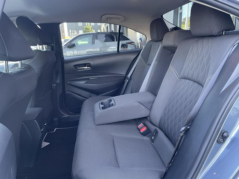 Toyota Corolla COM. STYLE TECH 1.8 Hyb. 90 kW - fotka 5 z 28