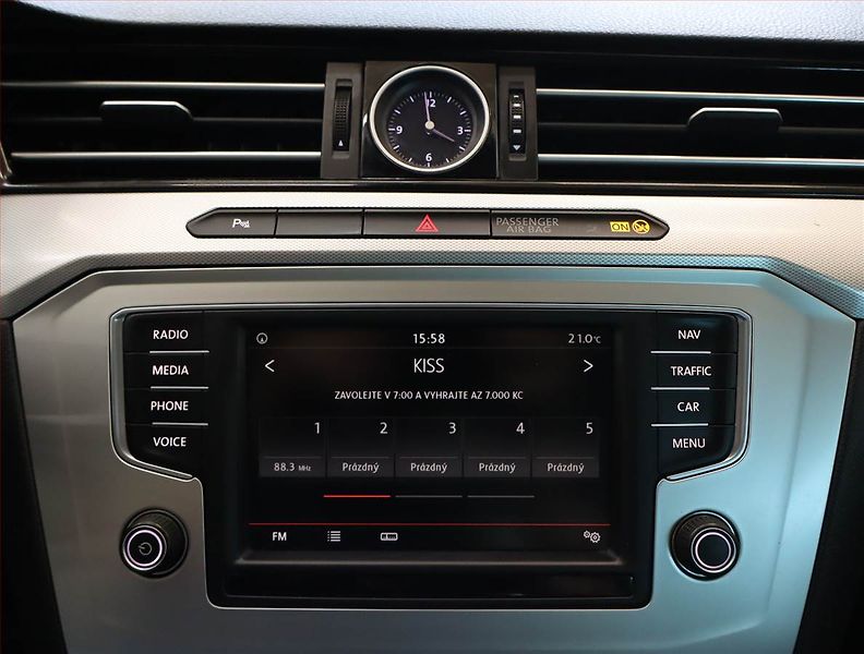 Volkswagen Passat (2015) 2.0 TDI, Navi, Tempomat - fotka 12 z 22
