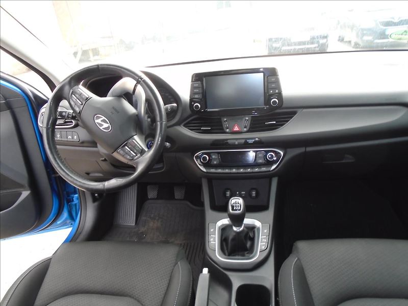 Hyundai i30 1,6 - fotka 18 z 36