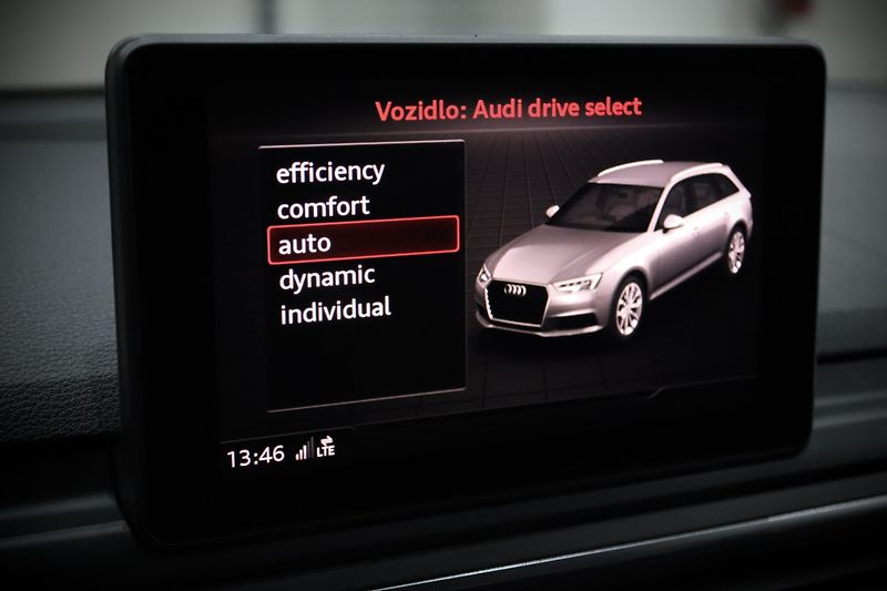 Audi A4 2.0 TFSI ultra 140 kW S line - fotka 36 z 49
