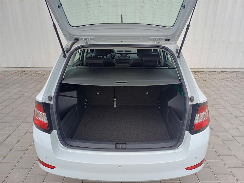 Škoda Fabia 1,0   TSI 70kW Active - fotka 21 z 24