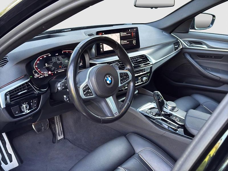 BMW Řada 5 530d xDrive Touring - fotka 9 z 22