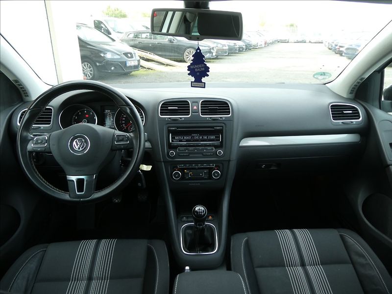 Volkswagen Golf 1,2 TSi 77kW MATCH serviska - fotka 27 z 45