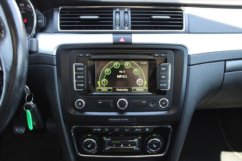 Škoda Superb 2,0 TDI  ELEGANCE,ROZVODY - fotka 15 z 33