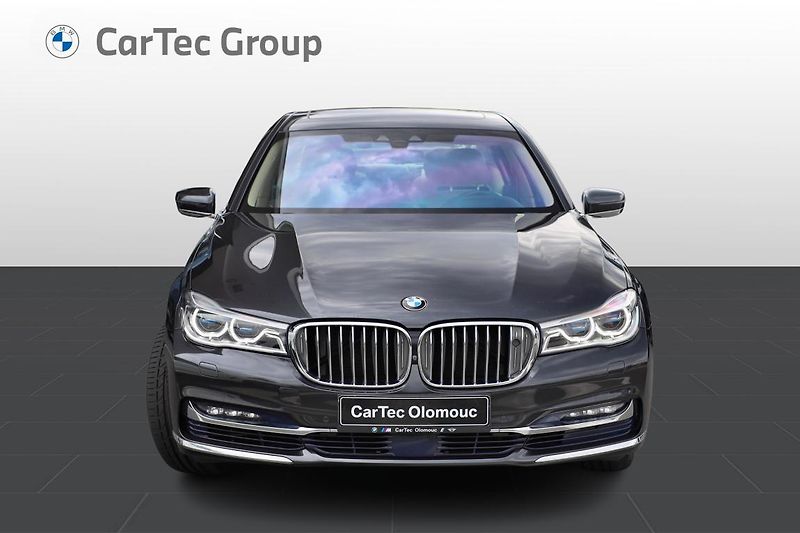 BMW Řada 7 750Li xDrive - fotka 2 z 25