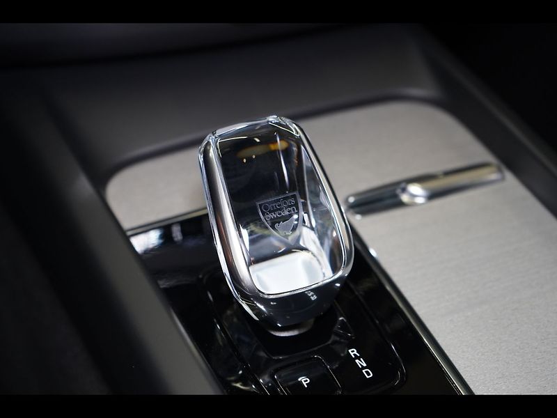 Volvo XC60 T8 PLUS Dark, Ventilace, 360° - fotka 39 z 48