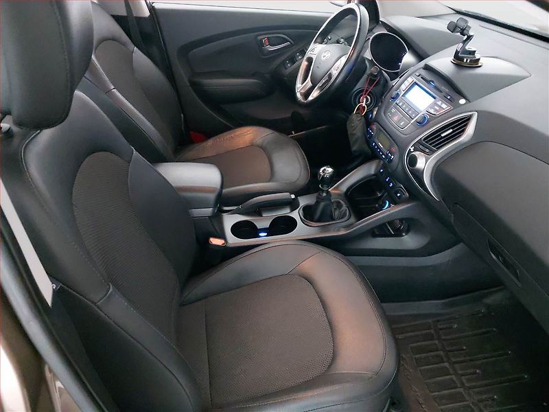 Hyundai ix35 (2015) 2.0 CRDi, 4X4, Tempomat - fotka 9 z 16