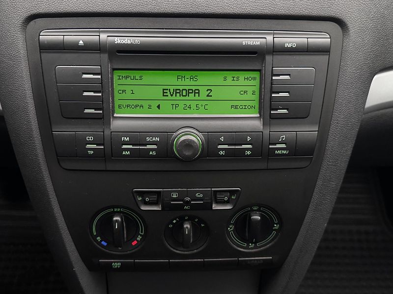 Škoda Octavia 1.9 TDI COMBI CZ 1.maj - fotka 24 z 28
